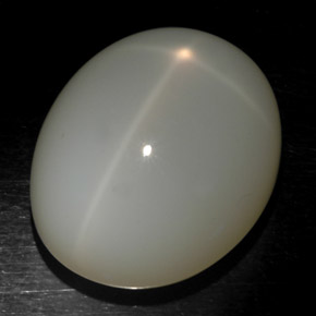 Pierre de lune étoilée blanc naturelle coupe ovale, 21,71 ct, translucide