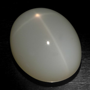 Pierre de lune étoilée blanc naturelle coupe ovale, 21,71 ct, translucide