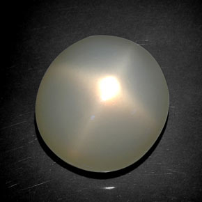 Pierre de lune étoilée crème naturelle coupe ovale, 19,72 ct, translucide