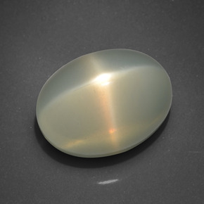 Pierre de lune étoilée Crème naturelle Coupe ovale, 17.37 ct, Translucide