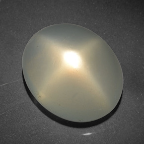 Pierre de lune étoilée crème naturelle coupe ovale, 21,08 ct, translucide