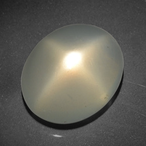 Pierre de lune étoilée crème naturelle coupe ovale, 21,08 ct, translucide
