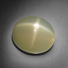 Pierre de lune étoilée crème naturelle coupe ovale, 13,24 ct, translucide