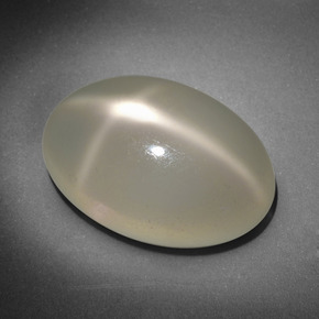 Pierre de lune étoilée Crème naturelle Coupe ovale, 16.18 ct, Translucide
