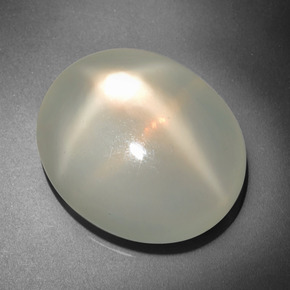 Pierre de lune étoilée crème naturelle coupe ovale, 20,82 ct, translucide