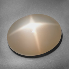 Pierre de lune étoilée orange naturelle coupe ovale, 25,39 ct, translucide