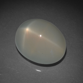 Pierre de lune étoilée crème naturelle coupe ovale, 17,15 ct, translucide