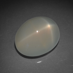 Pierre de lune étoilée crème naturelle coupe ovale, 17,15 ct, translucide