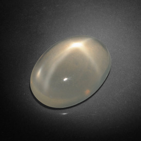 Pierre de lune étoilée crème naturelle coupe ovale, 8,17 ct, transparent