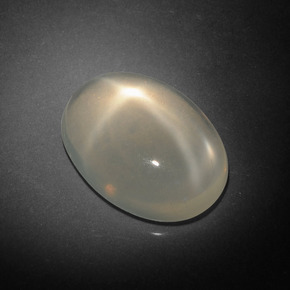 Pierre de lune étoilée crème naturelle coupe ovale, 8,17 ct, transparent