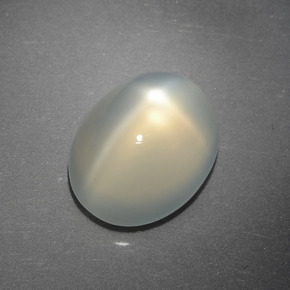 Pierre de lune étoilée Crème naturelle Coupe ovale, 3.63 ct, Translucide