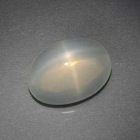 Pierre de lune étoilée Crème naturelle Coupe ovale, 3.50 ct, Translucide