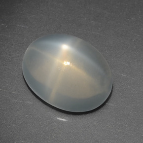 Pierre de lune étoilée blanc naturelle coupe ovale, 2,55 ct, translucide