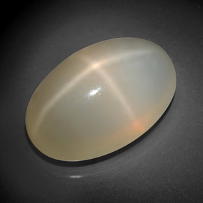 Pierre de lune étoilée crème naturelle coupe ovale, 33,90 ct, translucide