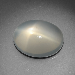 Pierre de lune étoilée Crème naturelle Coupe ovale, 10.39 ct, Translucide