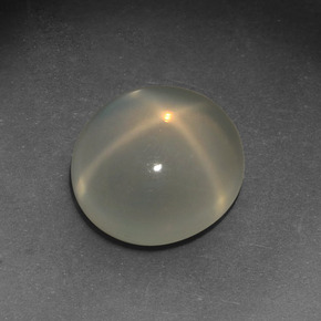 Pierre de lune étoilée crème naturelle coupe ovale, 4,26 ct, translucide