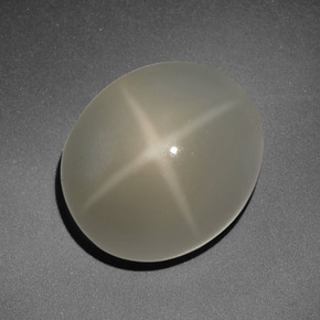 Pierre de lune étoilée crème naturelle coupe ovale, 9,94 ct, translucide