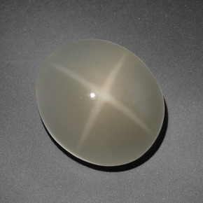 Pierre de lune étoilée crème naturelle coupe ovale, 9,94 ct, translucide