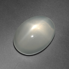 Pierre de lune étoilée crème naturelle coupe ovale, 12,21 ct, translucide