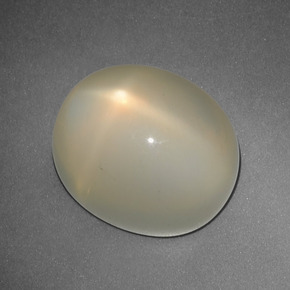 Pierre de lune étoilée jaune naturelle coupe ovale, 12,35 ct, translucide