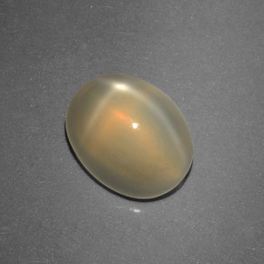 Pierre de lune étoilée crème naturelle coupe ovale, 2,74 ct, translucide