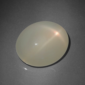 Pierre de lune étoilée Crème naturelle Coupe ovale, 32.60 ct, Translucide