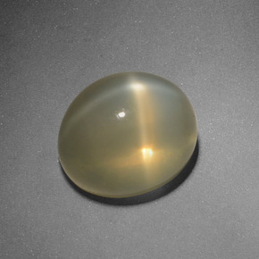 Pierre de lune étoilée jaune naturelle coupe ovale, 5,48 ct, translucide