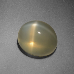 Pierre de lune étoilée jaune naturelle coupe ovale, 5,48 ct, translucide