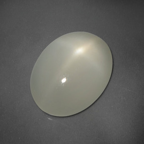Pierre de lune étoilée blanc naturelle coupe ovale, 5,60 ct, translucide