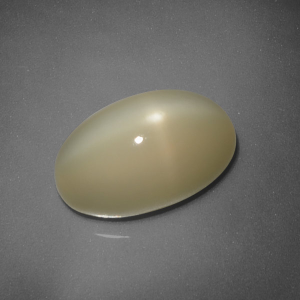 Pierre de lune étoilée Doré léger naturelle Coupe ovale, 5.25 ct, Translucide