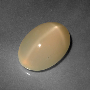 Pierre de lune étoilée doré naturelle coupe ovale, 4,92 ct, translucide