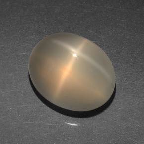 Pierre de lune étoilée orange naturelle coupe ovale, 4,97 ct, translucide