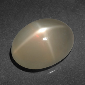 Pierre de lune étoilée crème naturelle coupe ovale, 6,65 ct, translucide