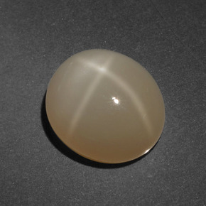 Pierre de lune étoilée orange naturelle coupe ovale, 4,80 ct, translucide