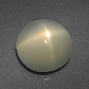 Pierre de lune étoilée crème naturelle coupe roude, 4,38 ct, translucide