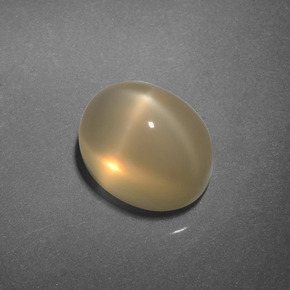Pierre de lune étoilée crème naturelle coupe ovale, 3,25 ct, translucide
