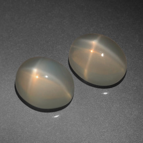Achetez naturel ct crème pierre de lune étoilée gems, coupe ovale, en provenance inde chez gemselect. en stock, livraison internationale!