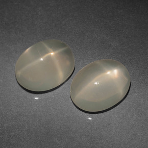 Achetez naturel ct crème pierre de lune étoilée gems, coupe ovale, en provenance inde chez gemselect. en stock, livraison internationale!