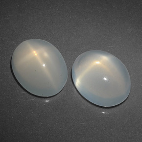 Achetez naturel ct Blanc laiteux Pierre de lune étoilée gems, Coupe ovale, En provenance Inde chez GemSelect. En stock, livraison internationale!