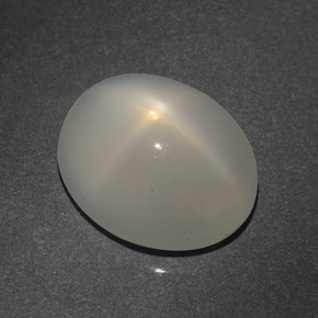Pierre de lune étoilée Crème naturelle Coupe ovale, 3.56 ct, Translucide