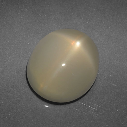 Pierre de lune étoilée marron naturelle coupe ovale, 5,59 ct, translucide