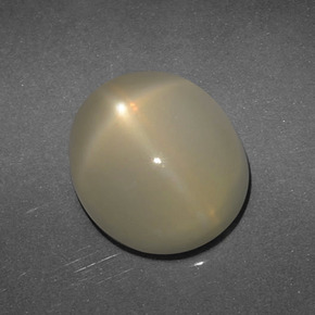 Pierre de lune étoilée marron naturelle coupe ovale, 5,59 ct, translucide