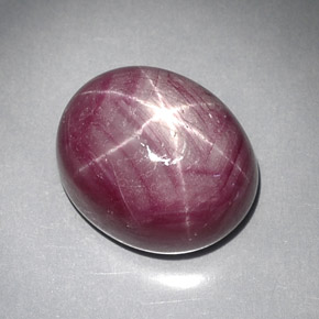 Rubis étoilé rouge naturelle coupe ovale, 28,59 ct, opaque
