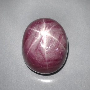 Rubis étoilé rouge naturelle coupe ovale, 28,59 ct, opaque
