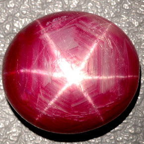 Rubis étoilé rouge naturelle coupe ovale, 27,00 ct, opaque
