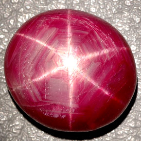 Rubis étoilé rouge naturelle coupe ovale, 27,00 ct, opaque