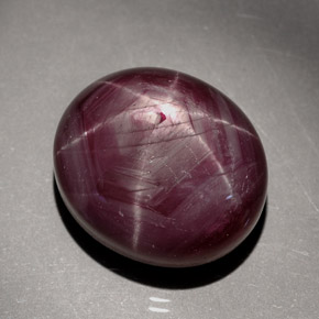 Rubis étoilé rouge naturelle coupe ovale, 26,50 ct, opaque