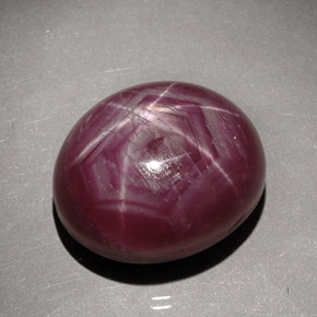 Rubis étoilé rouge naturelle coupe ovale, 33,78 ct, opaque