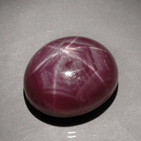 Rubis étoilé rouge naturelle coupe ovale, 33,78 ct, opaque