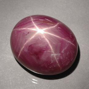 Rubis étoilé rouge naturelle coupe ovale, 31,05 ct, opaque